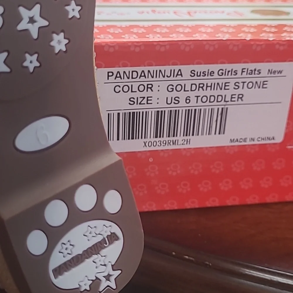 New in box! Pandaninjia Girls size 6 Susie gold rhinestone flat dress shoes